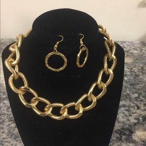 Gold tone necklace and earrings set